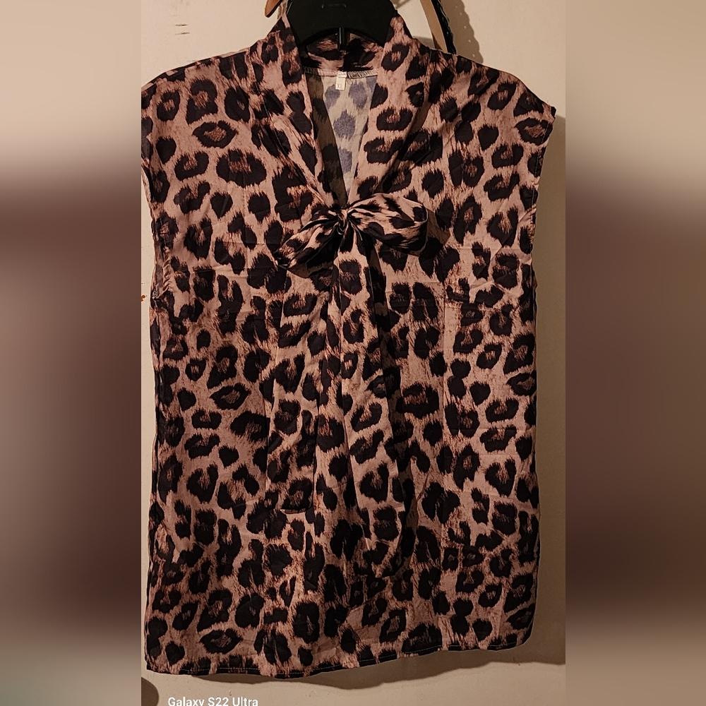 Chic Leopard Print Blouse with Front Knot